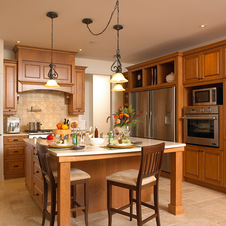 Cuisines Beauregard | Classic kitchen in solid wood with built-in appliances